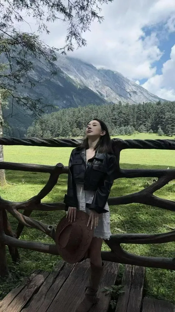 雲南草甸旅行人像